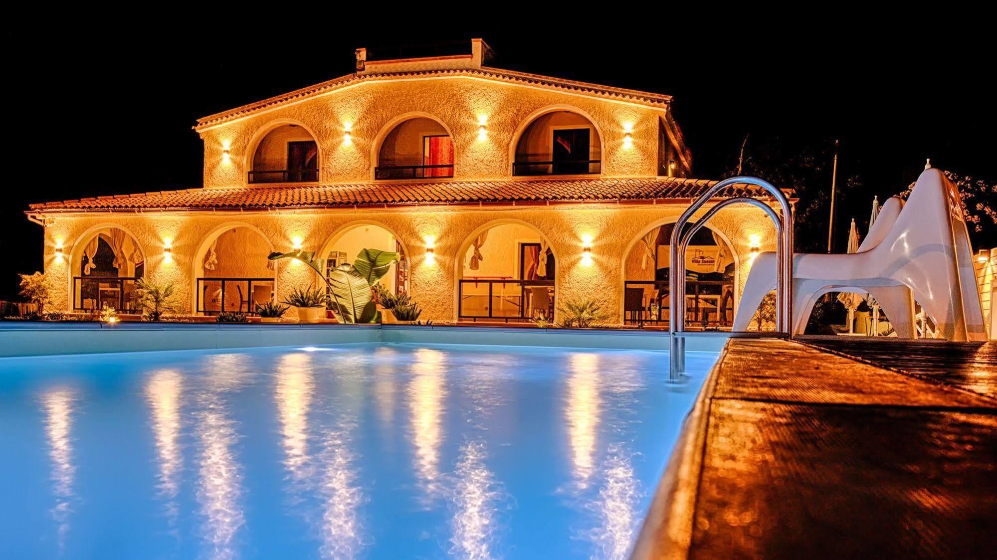 Villa Sunset B&B/Apartments Fontane Bianche Eksteriør billede